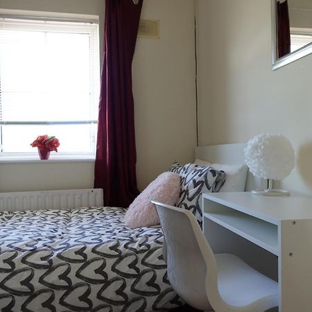 Females Only - Private Bedrooms In Dublin Lucan Exteriér fotografie