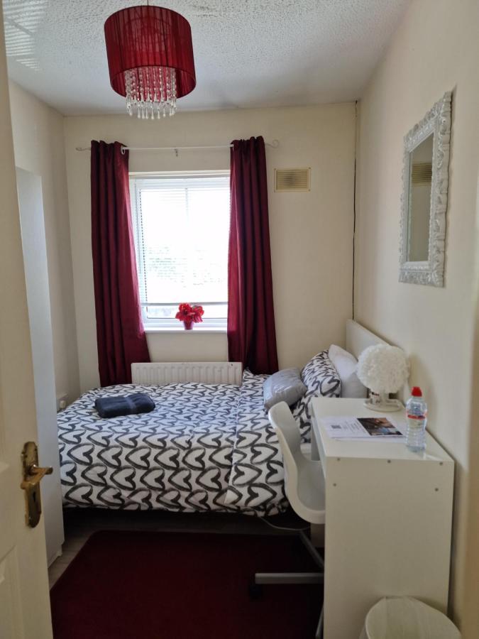 Females Only - Private Bedrooms In Dublin Lucan Exteriér fotografie